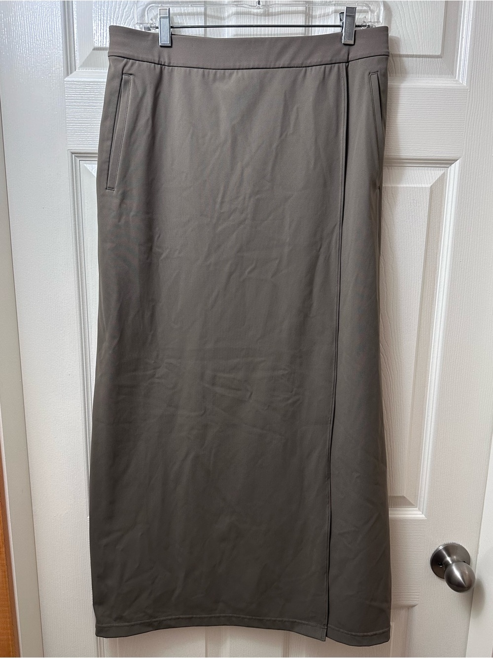 Lululemon Daydrift High-Rise Maxi Skirt
Colour Nomad
Size Large